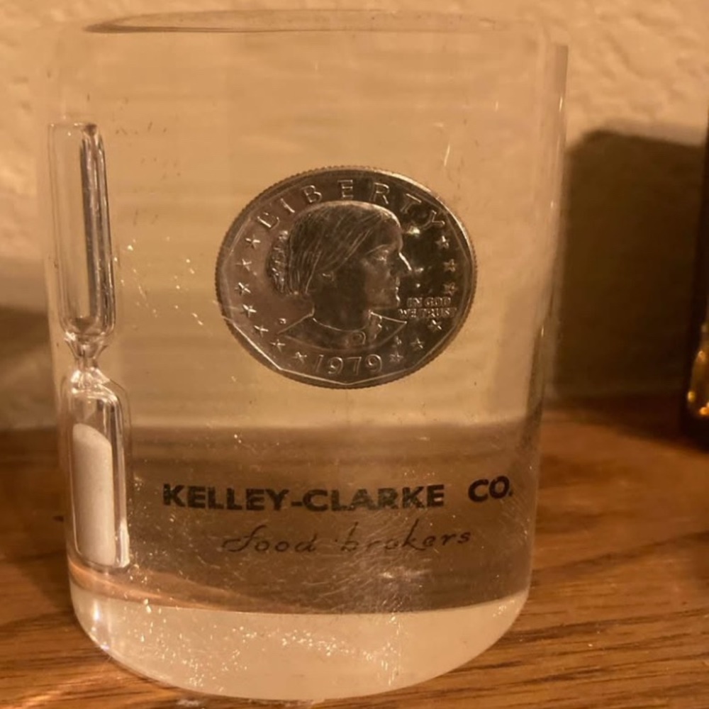 Vintage Acrylic Sand timer with 1979 coin